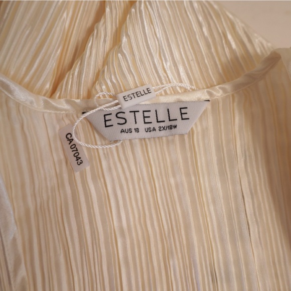 Cream Pleated Women's Blouse - Picture 7 of 8
